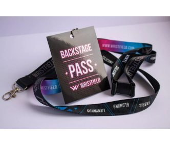 Laminovaný Pass ve velikosti A7  s kruhovou dírou