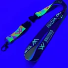 Saténová šňůrka na krk s potiskem 20x900mm - FLUO tisk  - se standardní karabinou a s trojzubcem