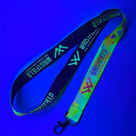 Saténová šňůrka na krk s nápisem 20x900 mm - s FLUO potiskem - se standardní karabinou