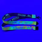 Saténová šňůrka na krk s potiskem 20x900mm - FLUO tisk - se standardní karabinou a s bezpečnostní sponou