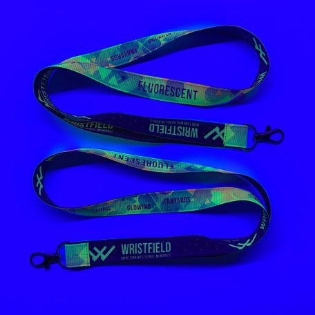 Žebrovaná šnůrka na krk s oboustranným barevným nápisem a FLUO potiskem - 20x900 mm - s karabinou ve tvaru kapky